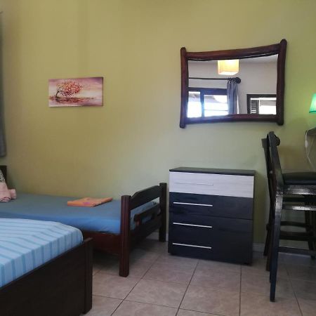 George'S House Villa Ситония Екстериор снимка