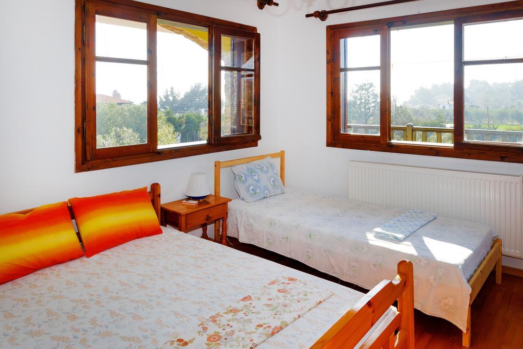George'S House Villa Ситония Екстериор снимка