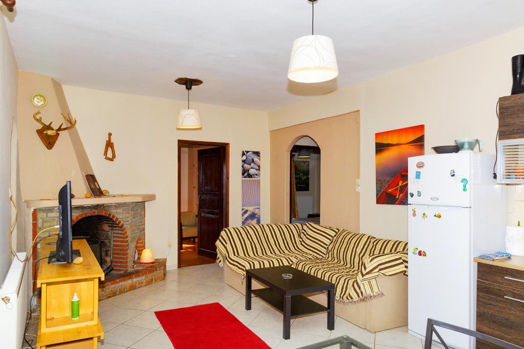George'S House Villa Ситония Екстериор снимка
