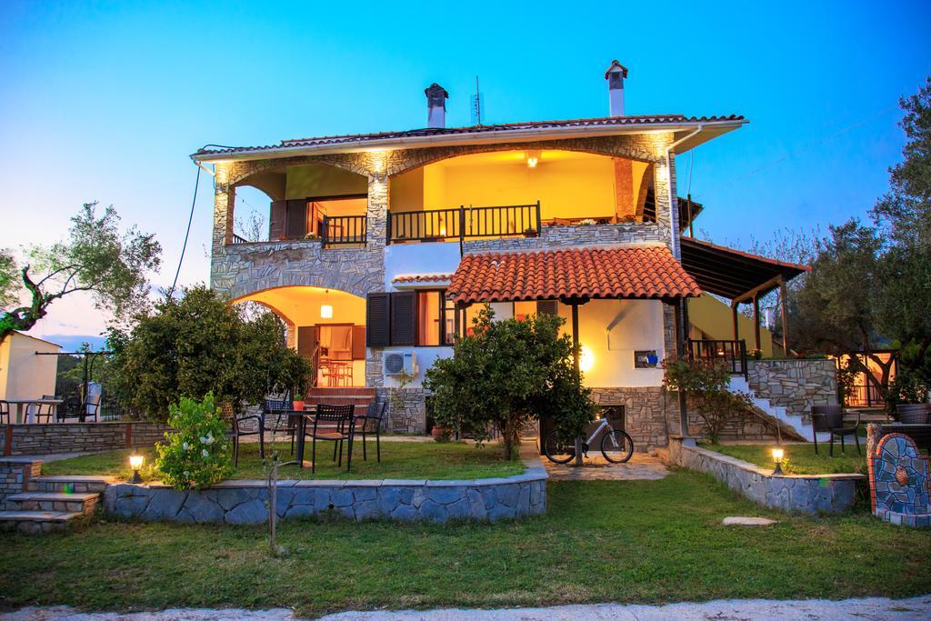 George'S House Villa Ситония Екстериор снимка