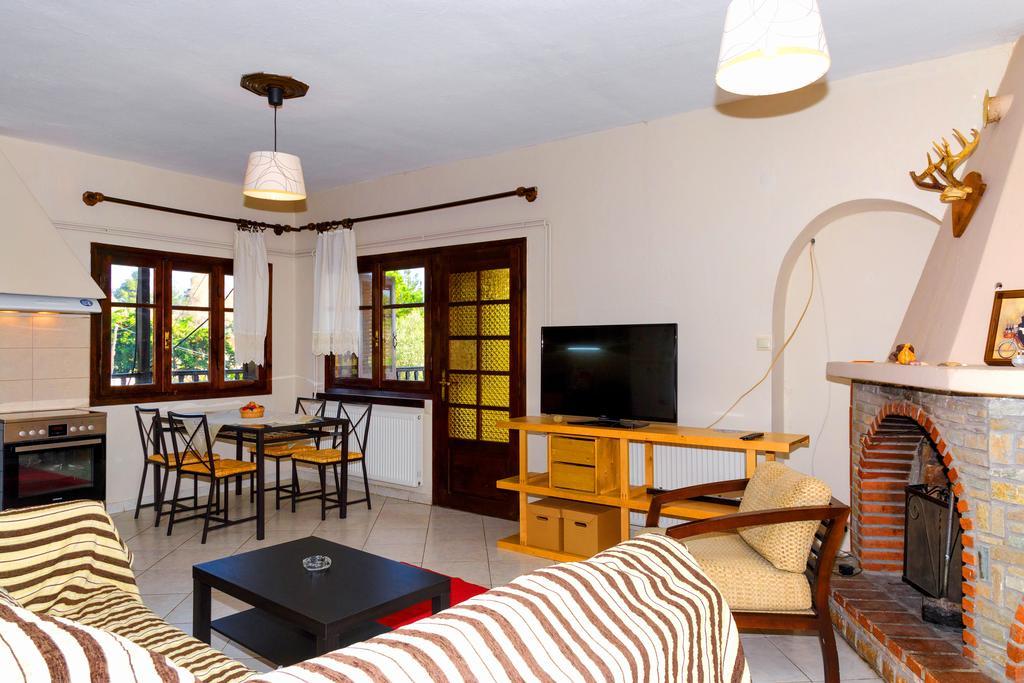 George'S House Villa Ситония Екстериор снимка