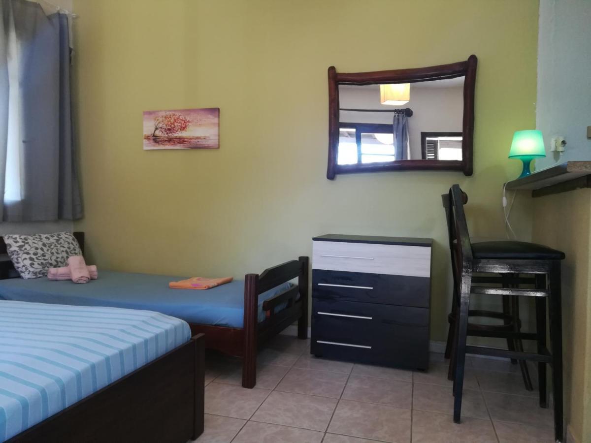 George'S House Villa Ситония Екстериор снимка