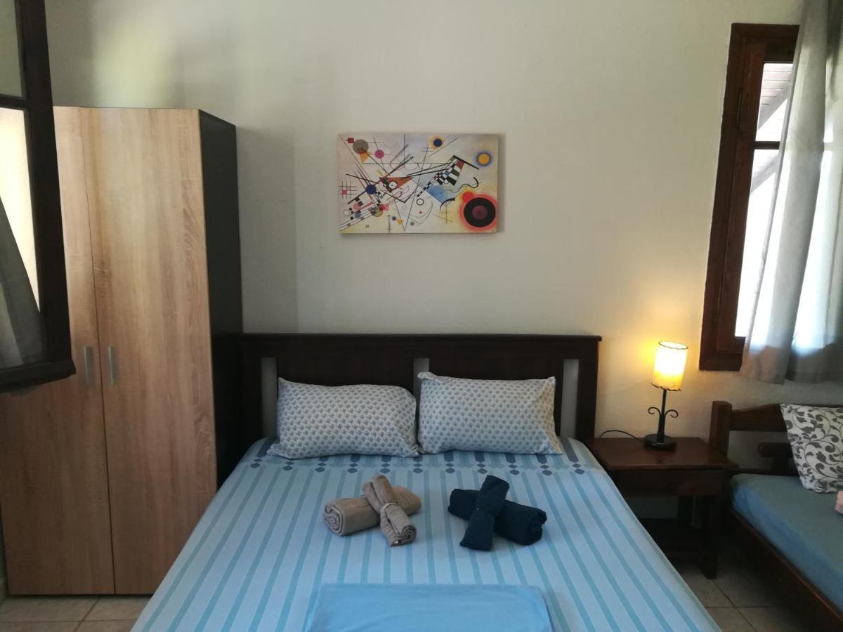 George'S House Villa Ситония Екстериор снимка