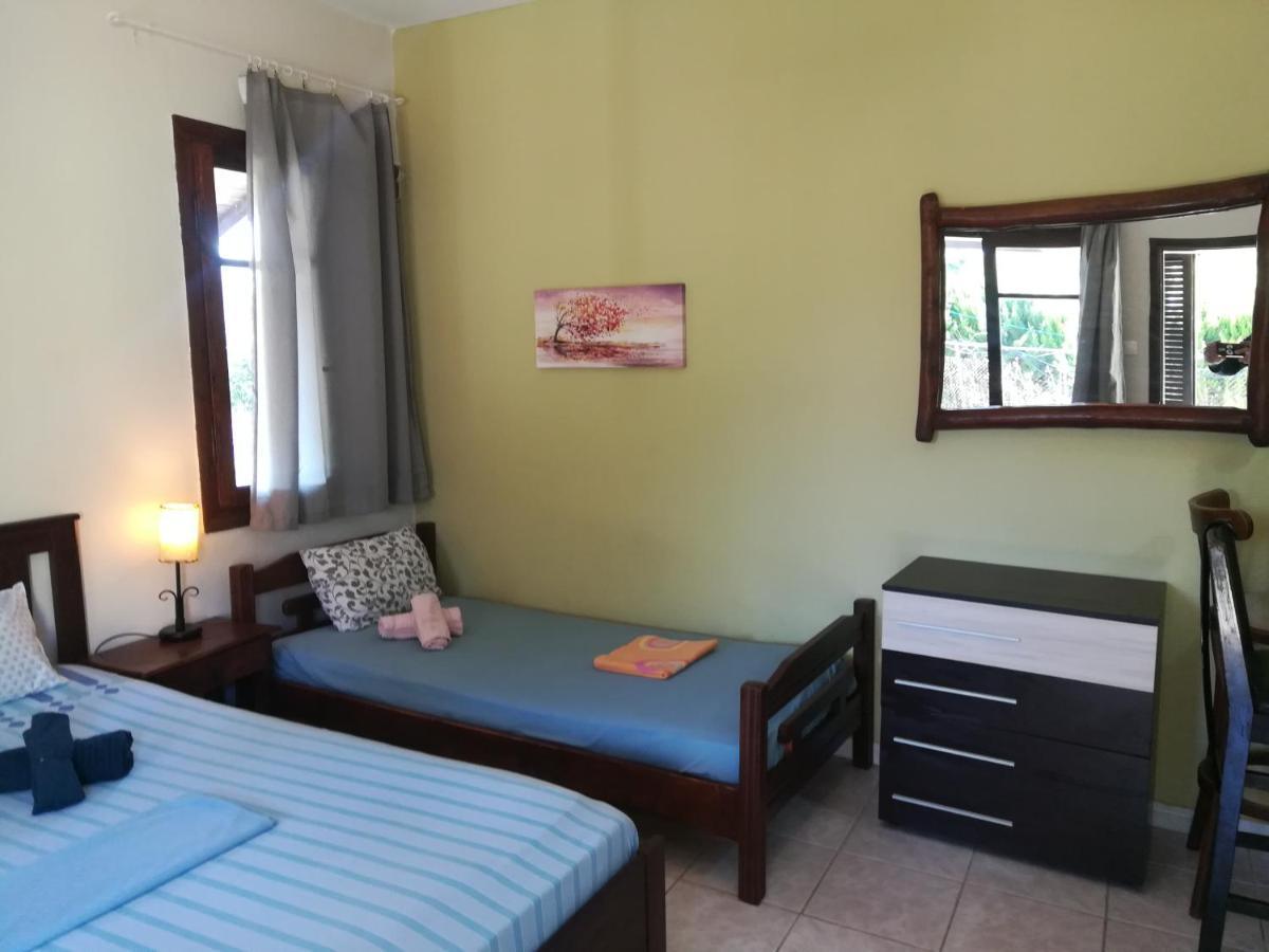 George'S House Villa Ситония Екстериор снимка