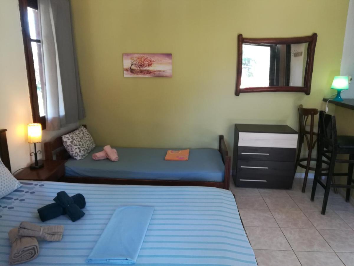 George'S House Villa Ситония Екстериор снимка