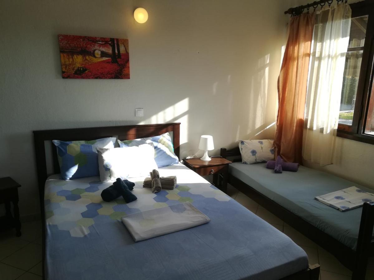 George'S House Villa Ситония Екстериор снимка