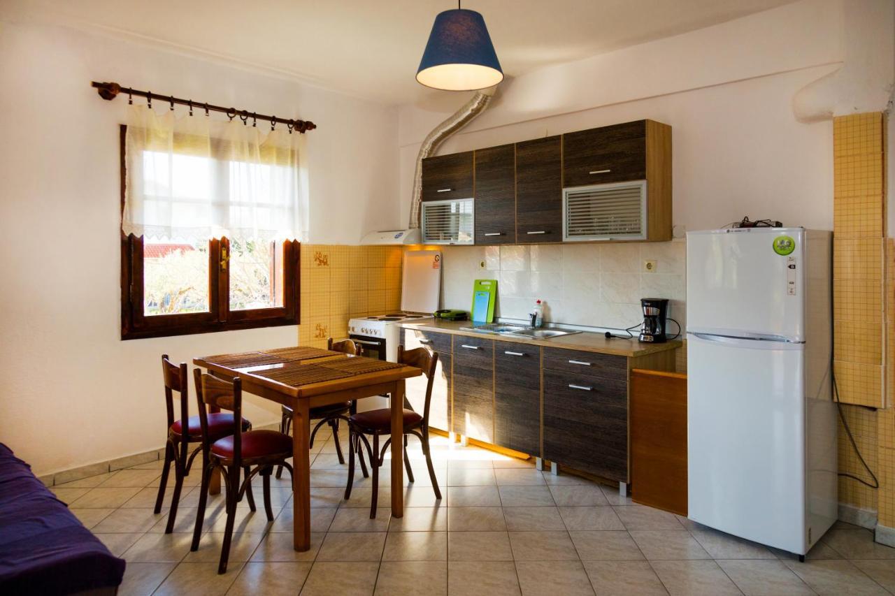 George'S House Villa Ситония Екстериор снимка