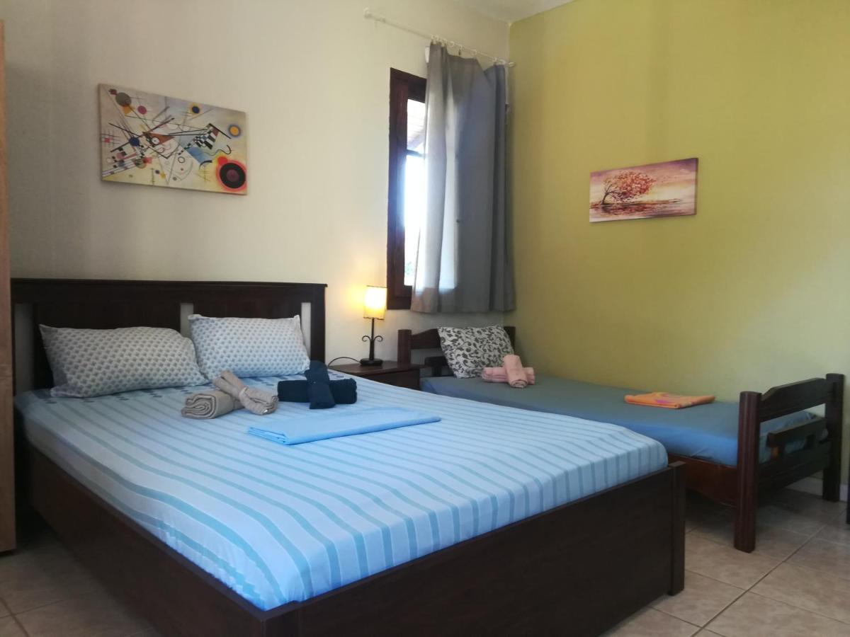 George'S House Villa Ситония Екстериор снимка